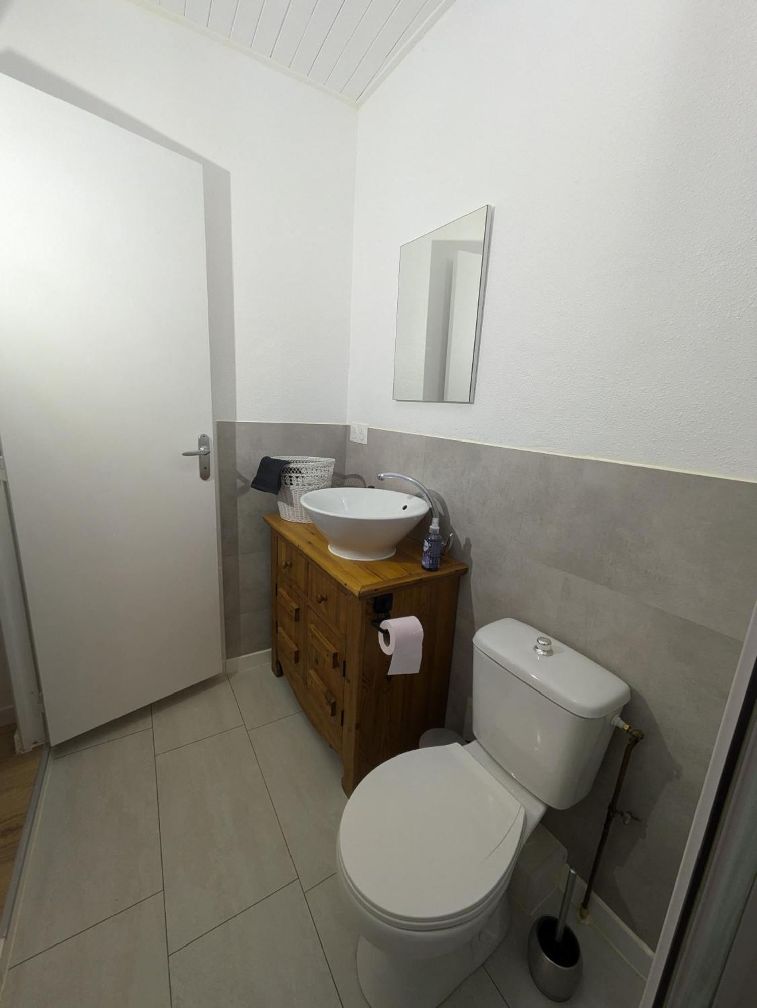 Sous La Tour Apartment *