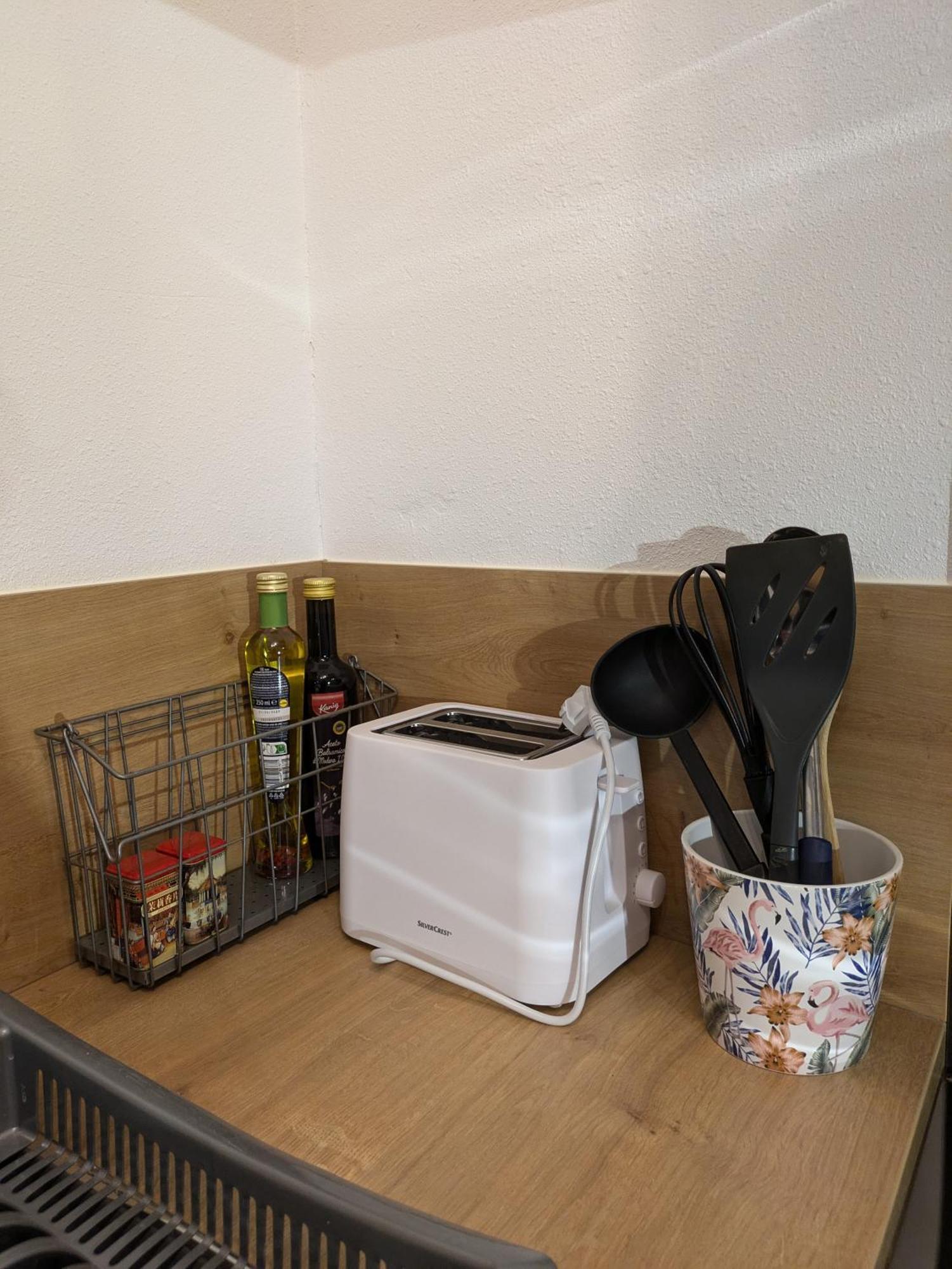 Sous La Tour Apartment *