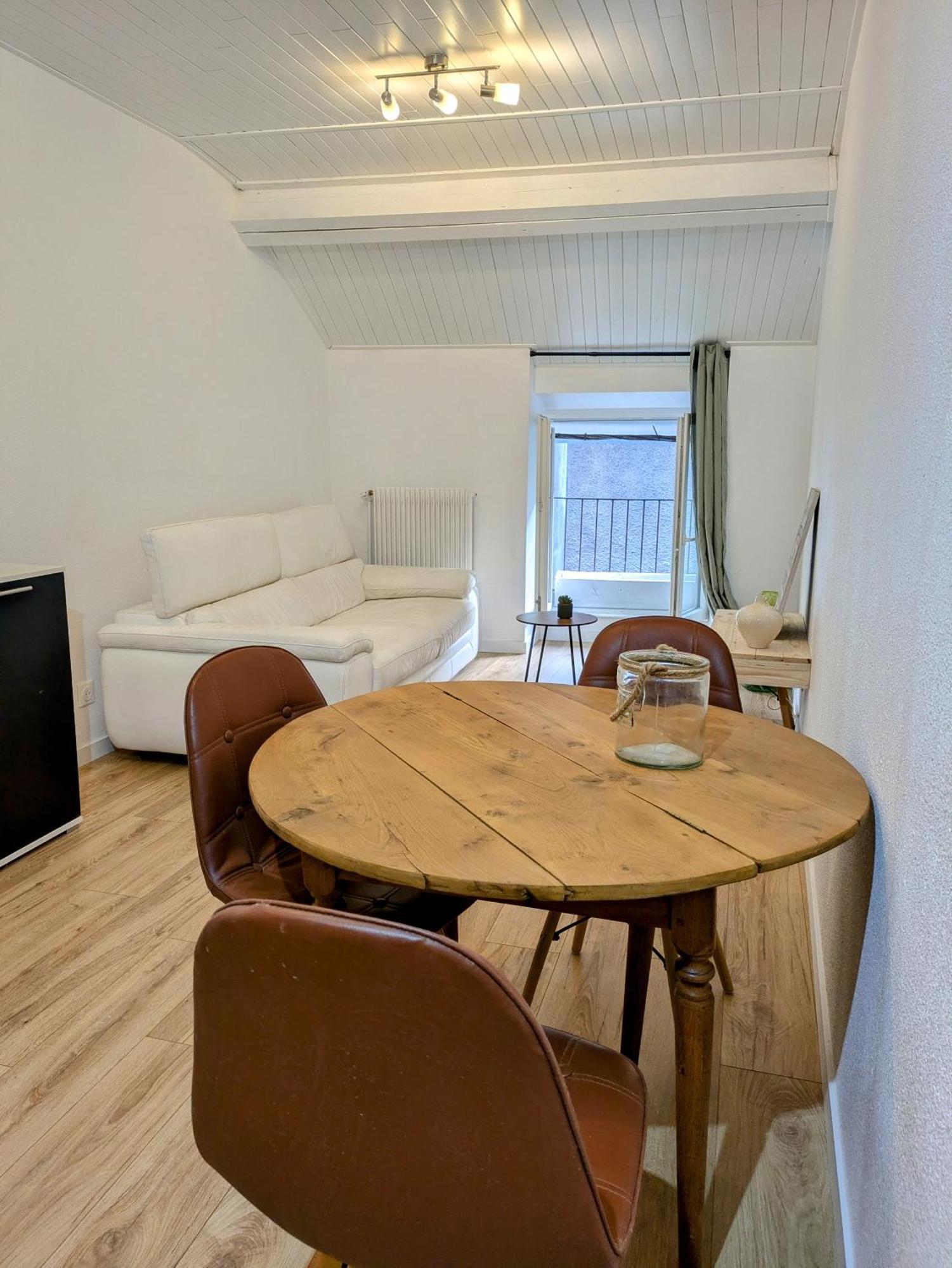 Apartment Sous La Tour Poligny (Jura)