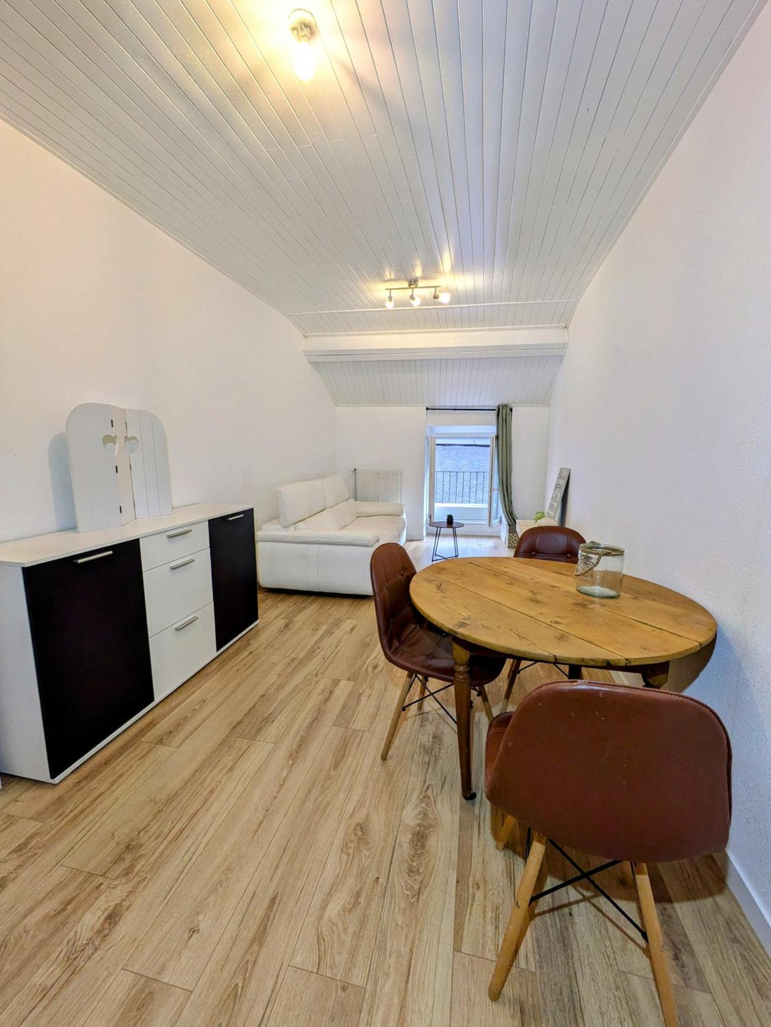 Sous La Tour Apartment