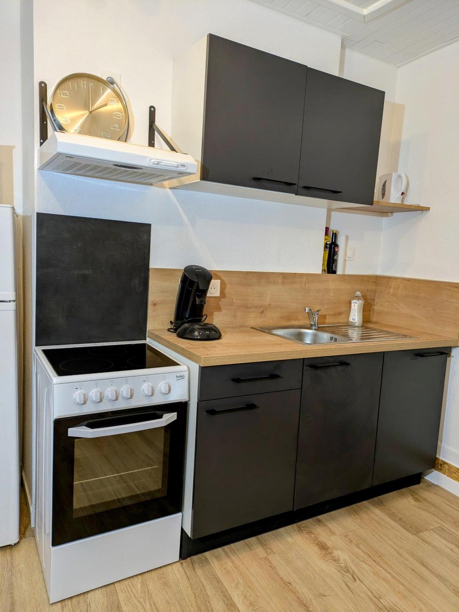 Sous La Tour Apartment *