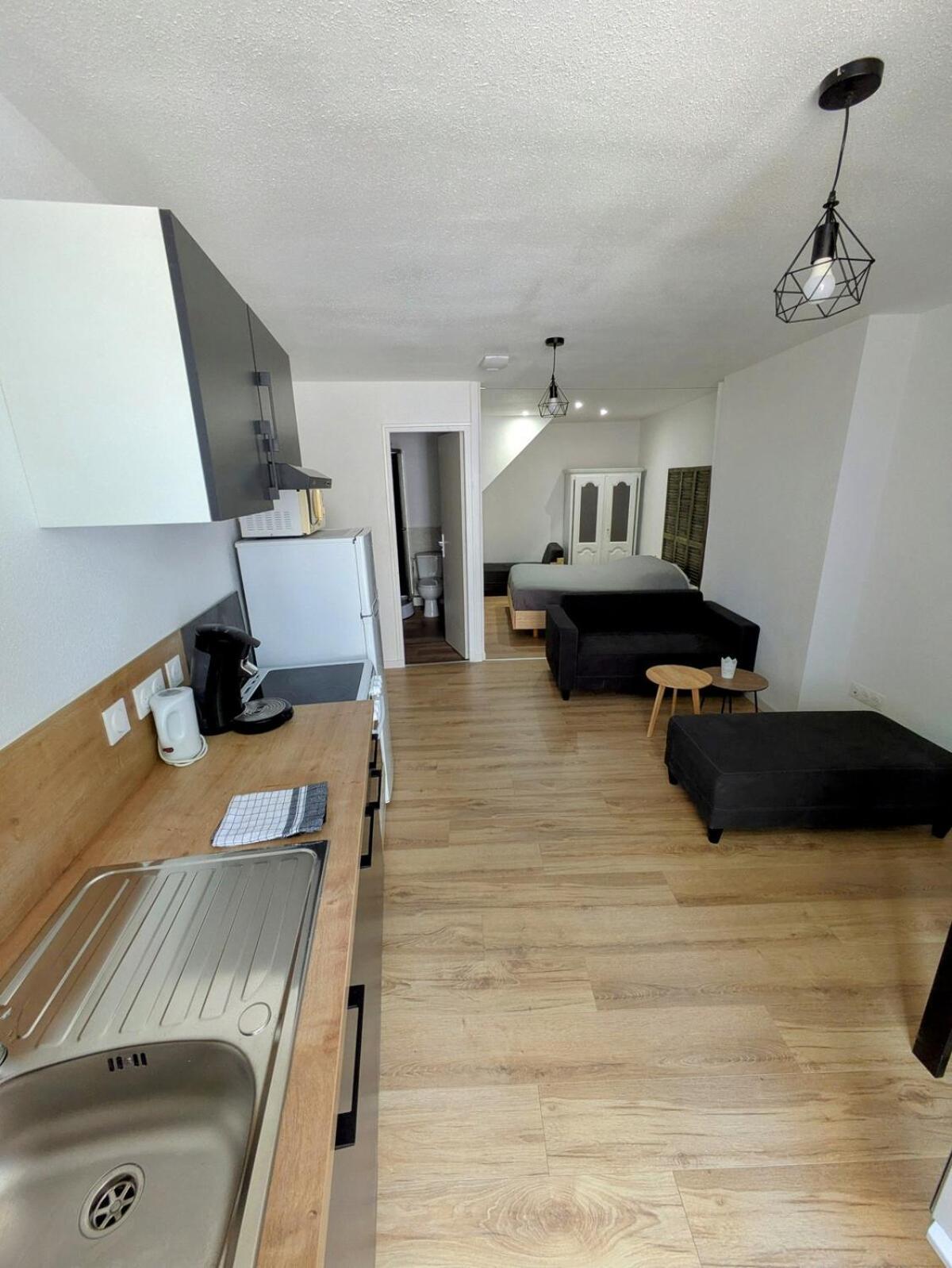 Sous La Tour Apartment